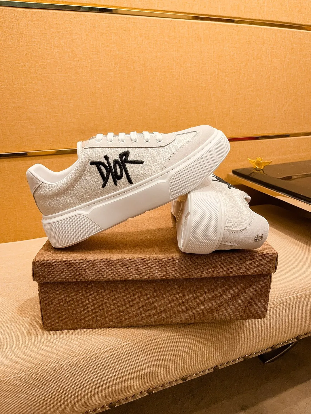 Men's shoes💰 400💰🔥【Dior】🔥Men's high-end brand of shoes official website 1:1 latest masterpiece: the upper is made of Italian imported first-layer cowhide with a comfortable and breathable lining➕original non-slip and wear-resistant outsole🔥, making walking more convenient and comfortable! An exclusive new model, a stunning work, a beautiful 1:1 replica [color] compared to the official quality! Create a fashionable personality to set off your uniqueness! A must-have for trendy men! Classic🔥Size: 38-44 Color: 🔥Multiple colors available🔥